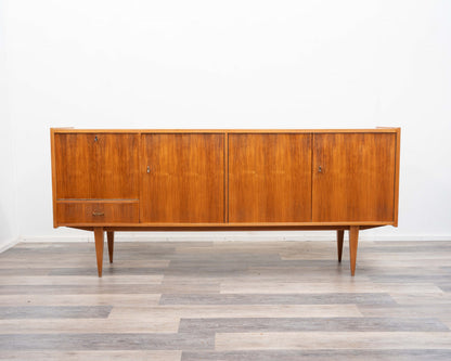 Buffet des années 1960 en noyer, avec compartiment bar