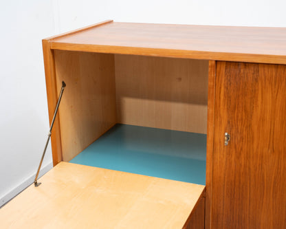 Buffet des années 1960 en noyer, avec compartiment bar