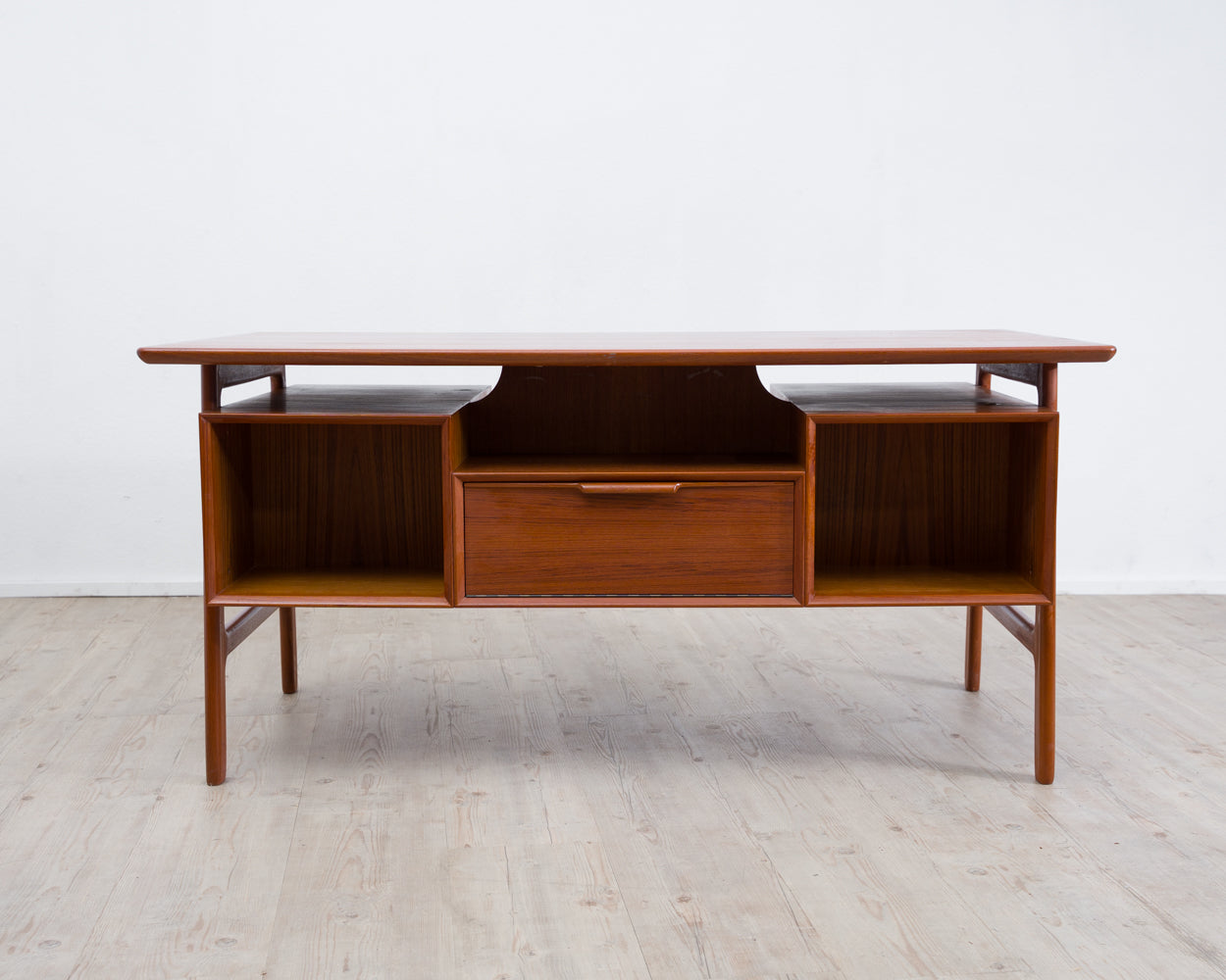 Dänischer Schreibtisch iun Teakholz von omann jun, Modell 75
