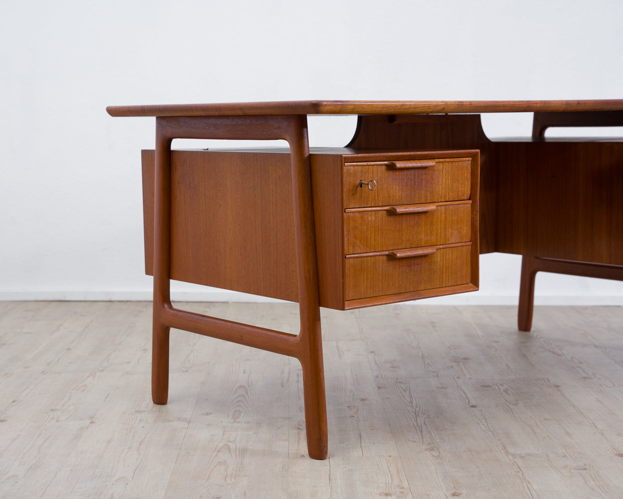 Dänischer Schreibtisch iun Teakholz von omann jun, Modell 75