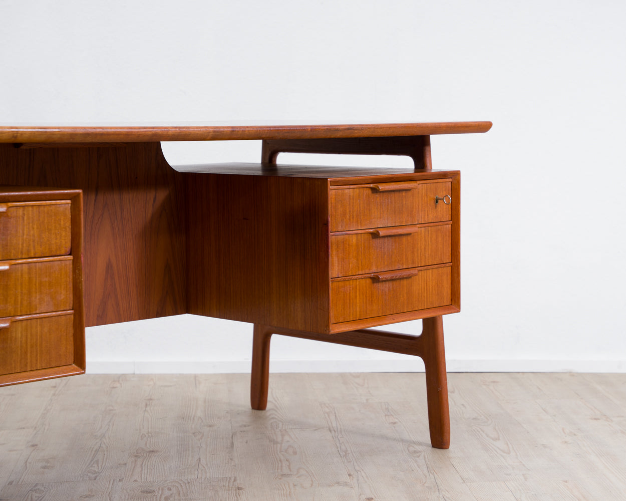 Dänischer Schreibtisch iun Teakholz von omann jun, Modell 75