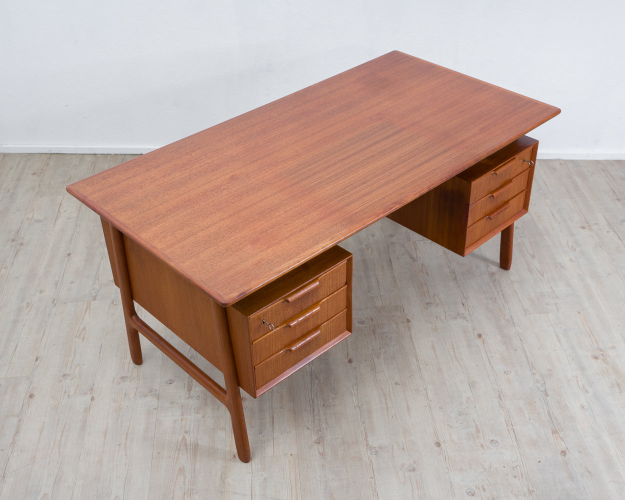 Dänischer Schreibtisch iun Teakholz von omann jun, Modell 75