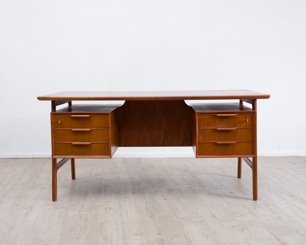 Dänischer Schreibtisch iun Teakholz von omann jun, Modell 75