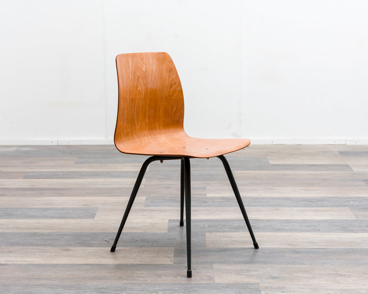 Ensemble de 6 chaises Pagholz au design bicolore, édition Pag Presswerke.