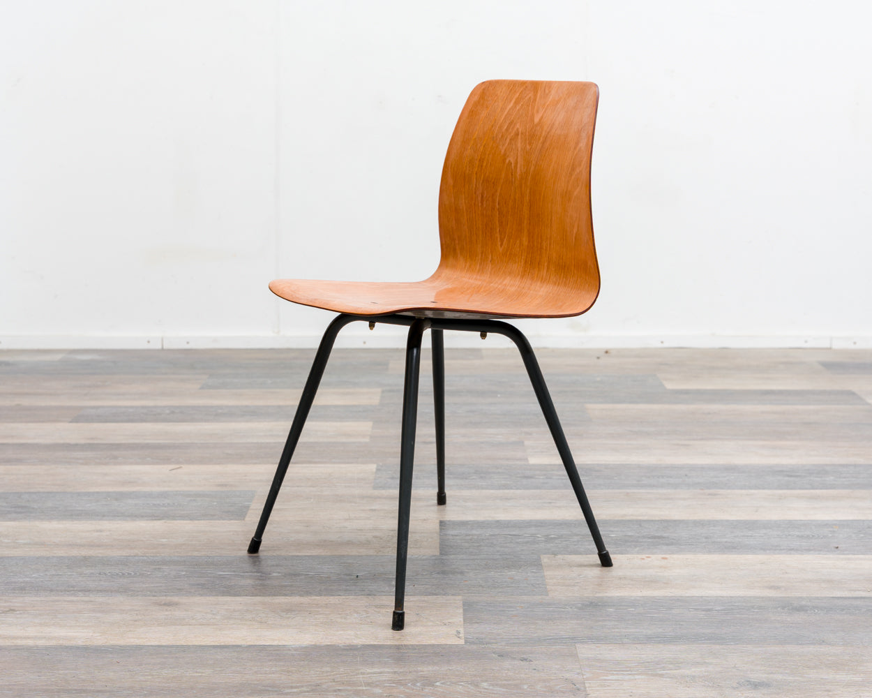 Ensemble de 6 chaises Pagholz au design bicolore, édition Pag Presswerke.