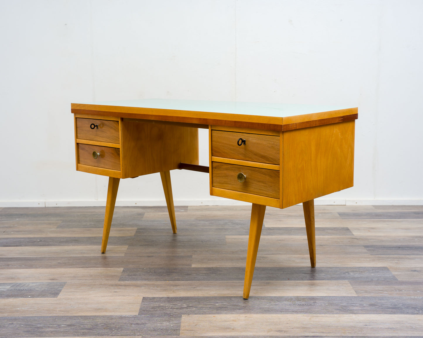 50er-Jahre-Schreibtisch/Desk, Buche/Resopal. Hersteller: Ekawerk