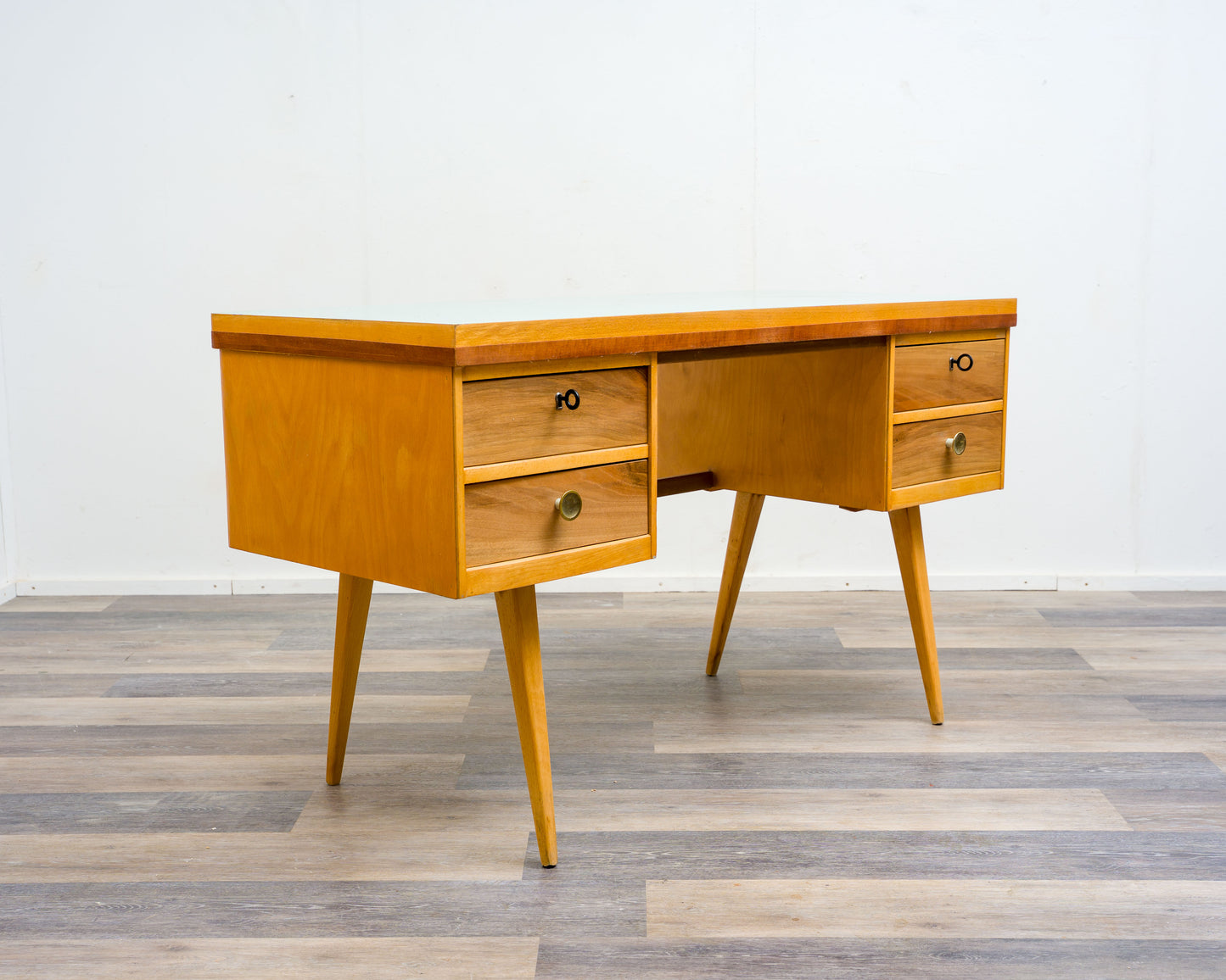 50er-Jahre-Schreibtisch/Desk, Buche/Resopal. Hersteller: Ekawerk