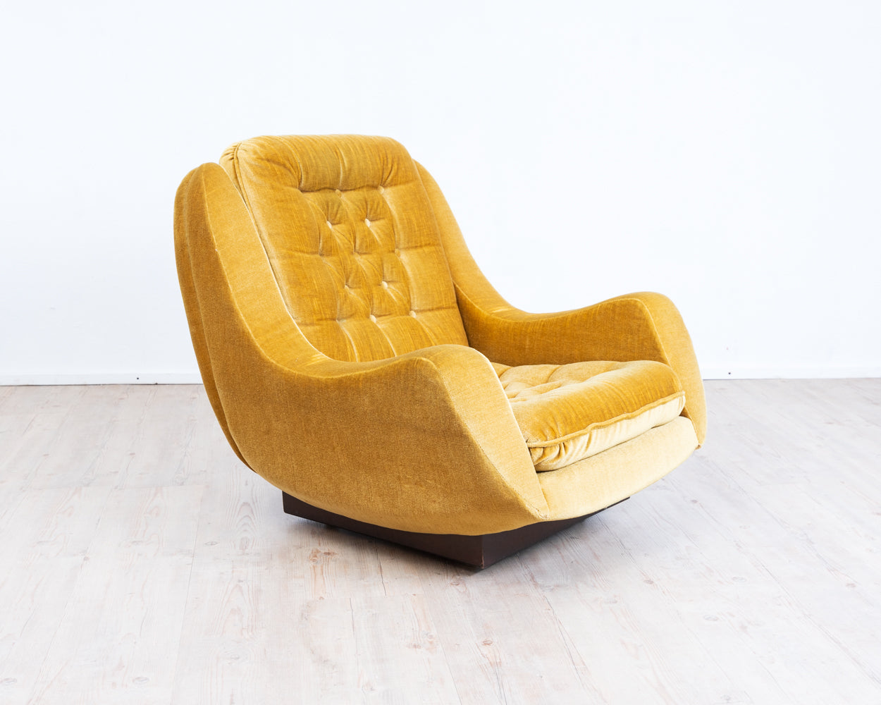 Space Age, lounge chair, 70s, golden yellow.