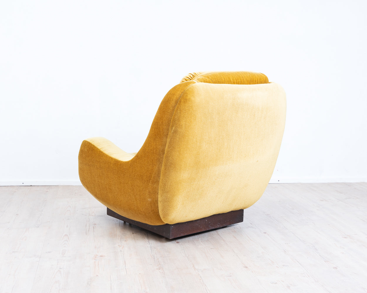 Space Age, lounge chair, 70s, golden yellow.