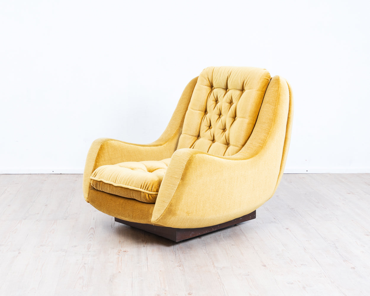 Space Age, lounge chair, 70s, golden yellow.