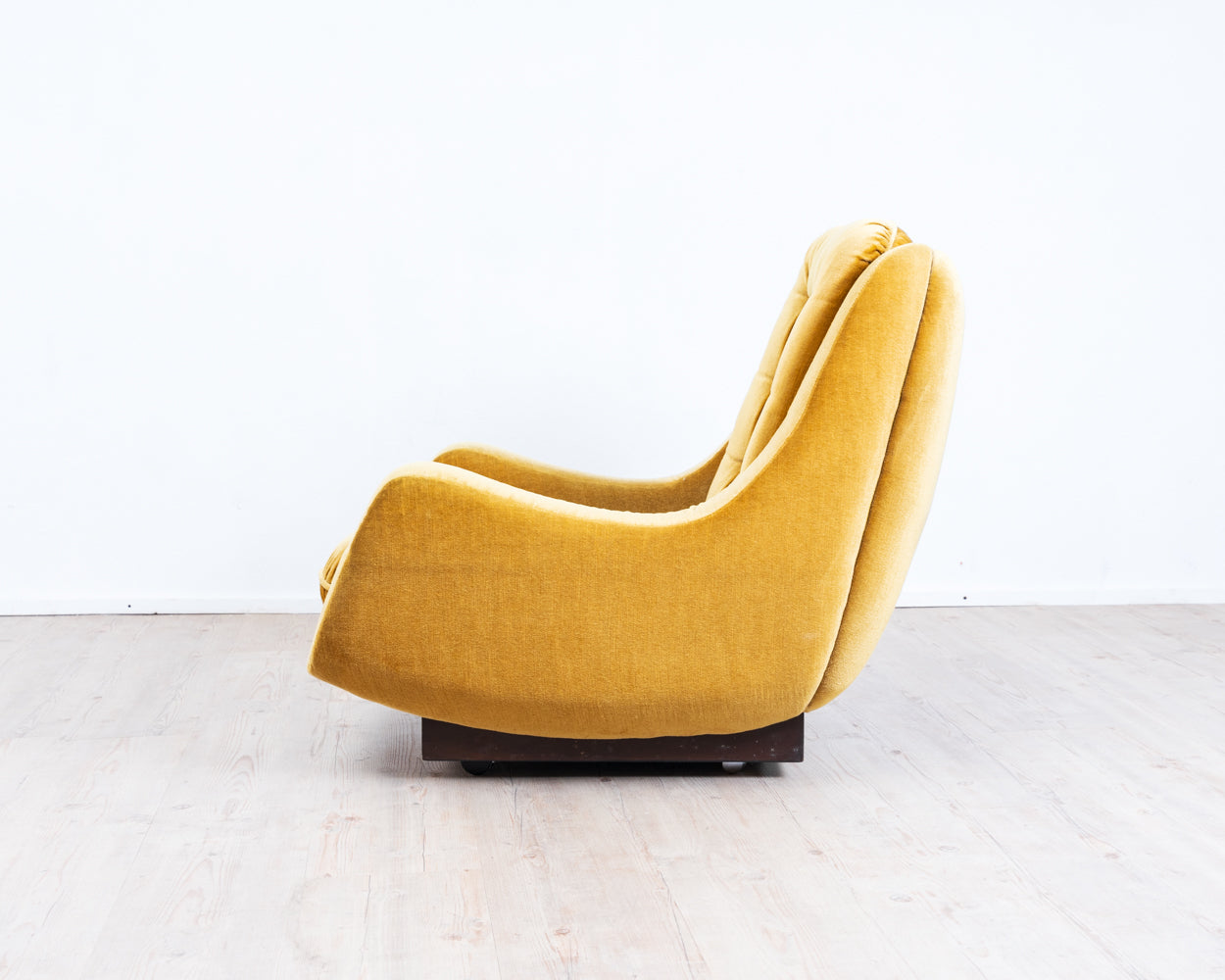 Space Age, lounge chair, 70s, golden yellow.