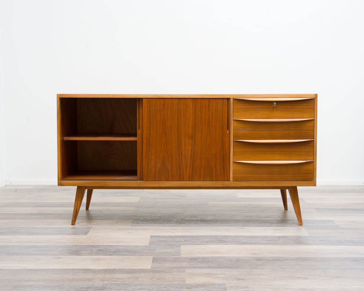 Sideboard 50er Jahre in Nussbaum, komplett restauriert