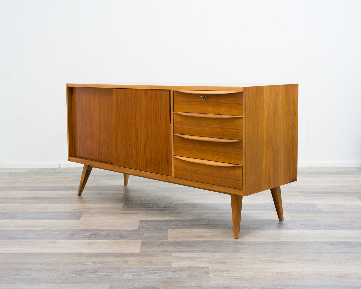 Sideboard 50er Jahre in Nussbaum, komplett restauriert
