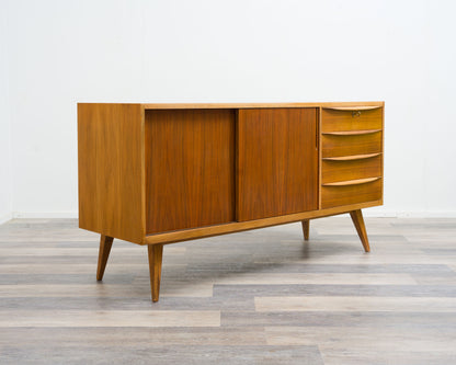 Sideboard 50er Jahre in Nussbaum, komplett restauriert