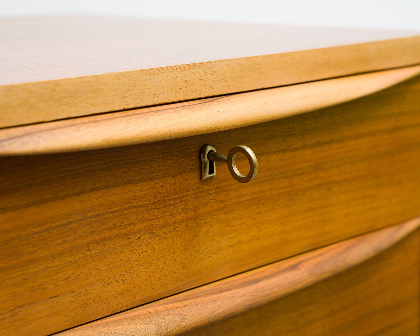 Sideboard 50er Jahre in Nussbaum, komplett restauriert