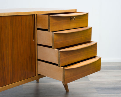 Sideboard 50er Jahre in Nussbaum, komplett restauriert