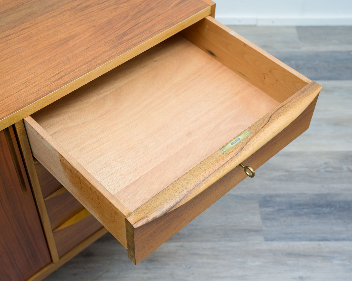 Sideboard 50er Jahre in Nussbaum, komplett restauriert