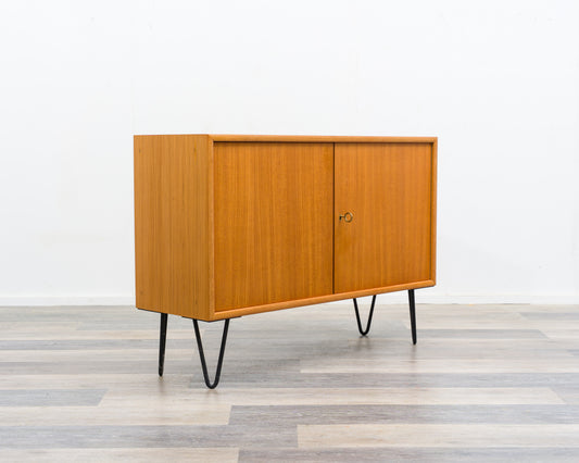 60er Jahre,Zweitürige Kommode/Sideboard mit Hairpinlegs. Restauriert.