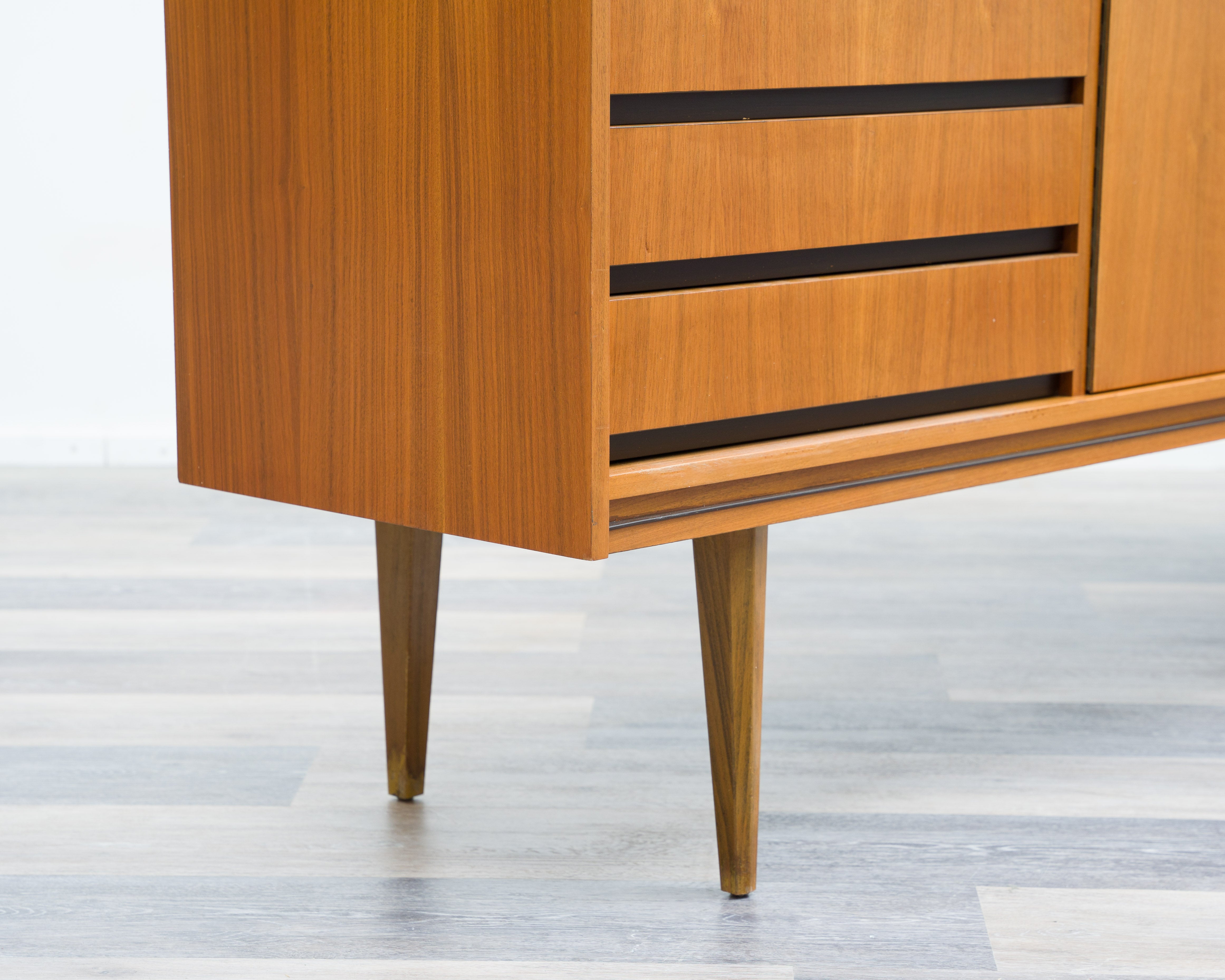 60er Jahre Sideboard, im klassischen skandinavischen Stil