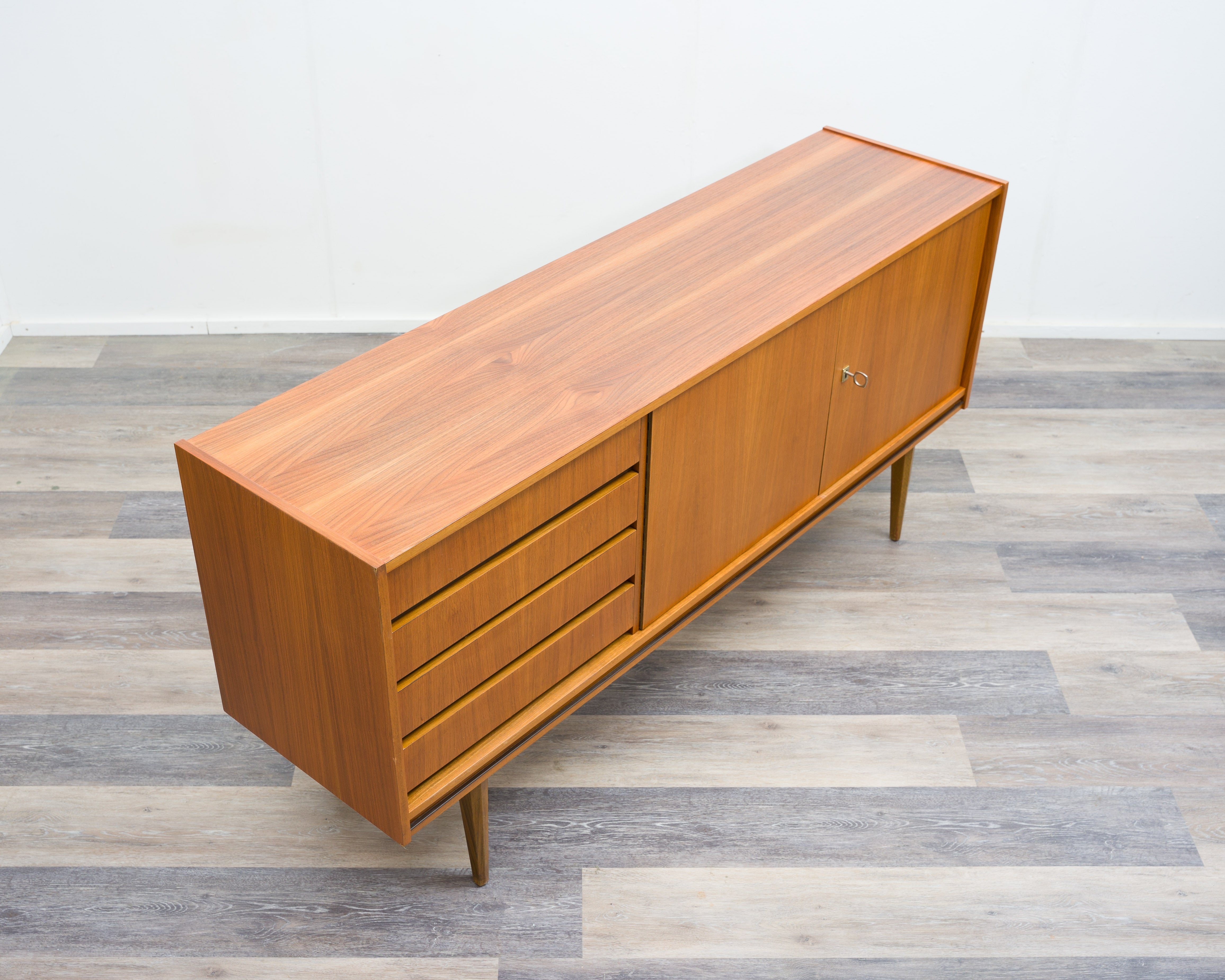 60er Jahre Sideboard, im klassischen skandinavischen Stil