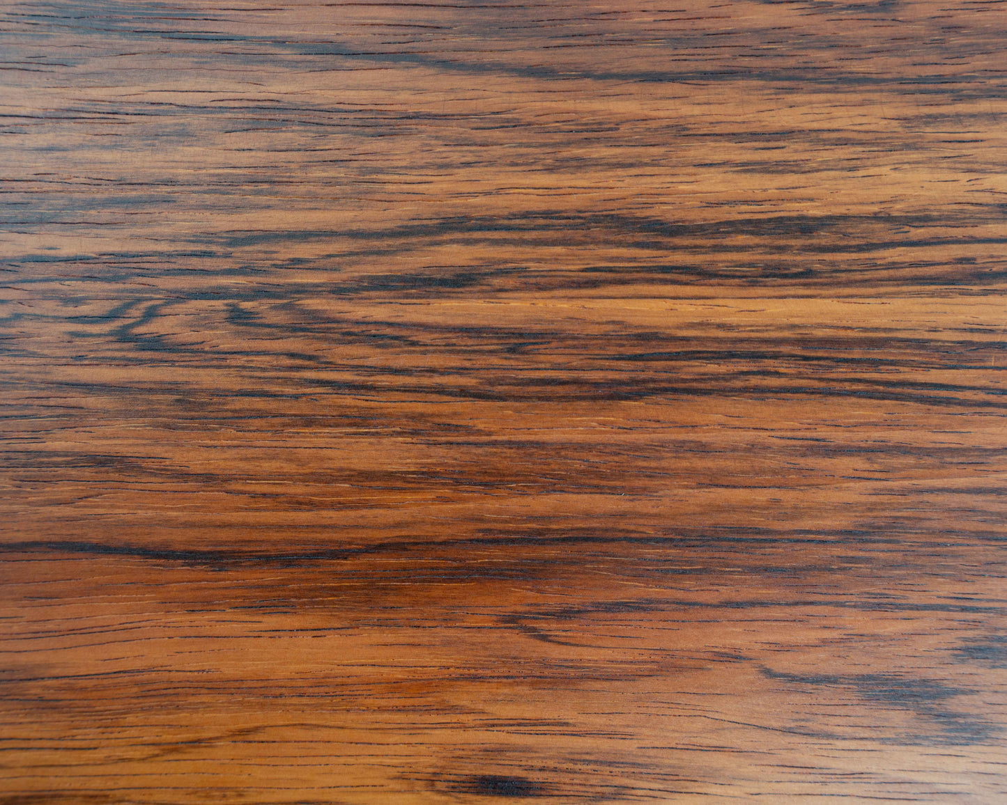 Buffet des années 1970 avec portes coulissantes