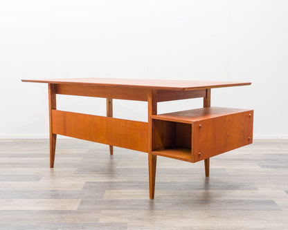 Filigraner Schreibtisch im dänischen Stil, 60er Jahre, Teak