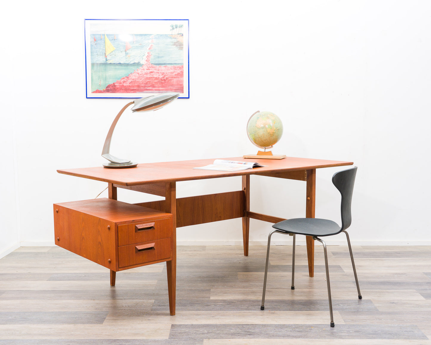 Filigraner Schreibtisch im dänischen Stil, 60er Jahre, Teak