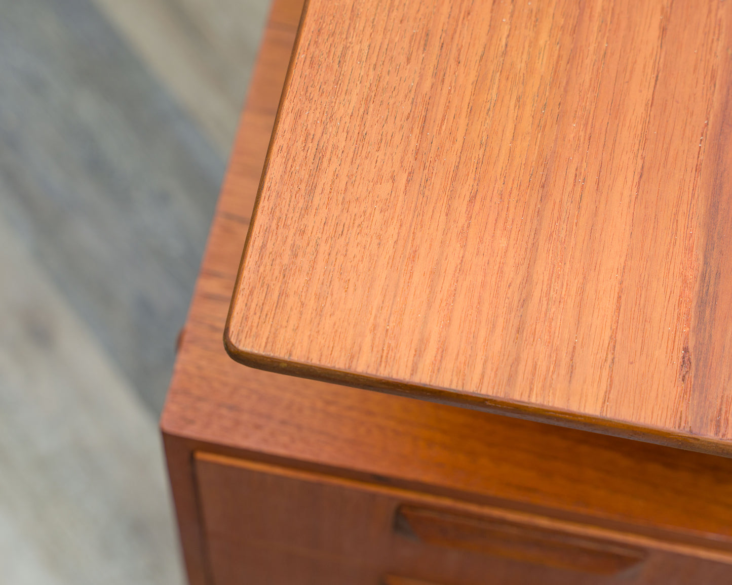 Filigraner Schreibtisch im dänischen Stil, 60er Jahre, Teak