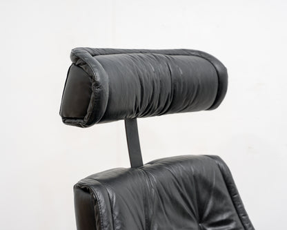 Ein Skandinavischer Relaxsessel mit Hocker, Hersteller Stresless Ekornes. Modell „Prince“ , Leder Schwarz