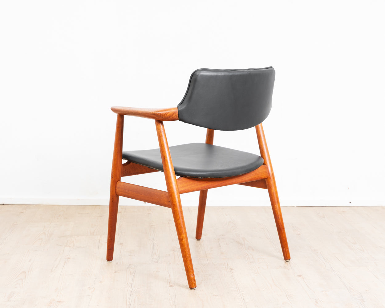 Dänischer Armlehnstuhl in Teak. Design Sven Age Eriksen