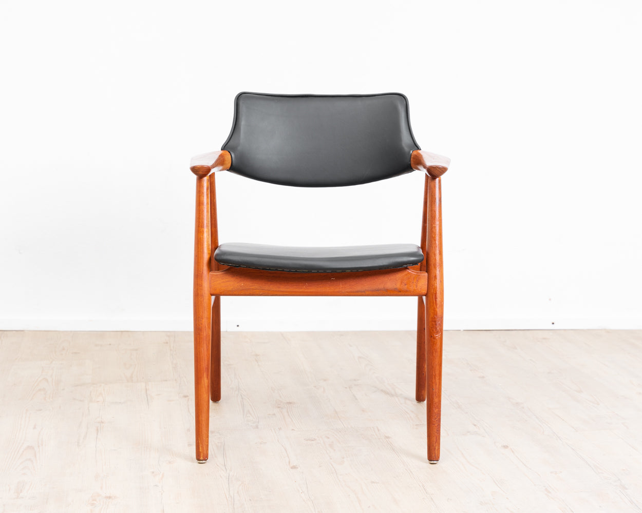 Dänischer Armlehnstuhl in Teak. Design Sven Age Eriksen