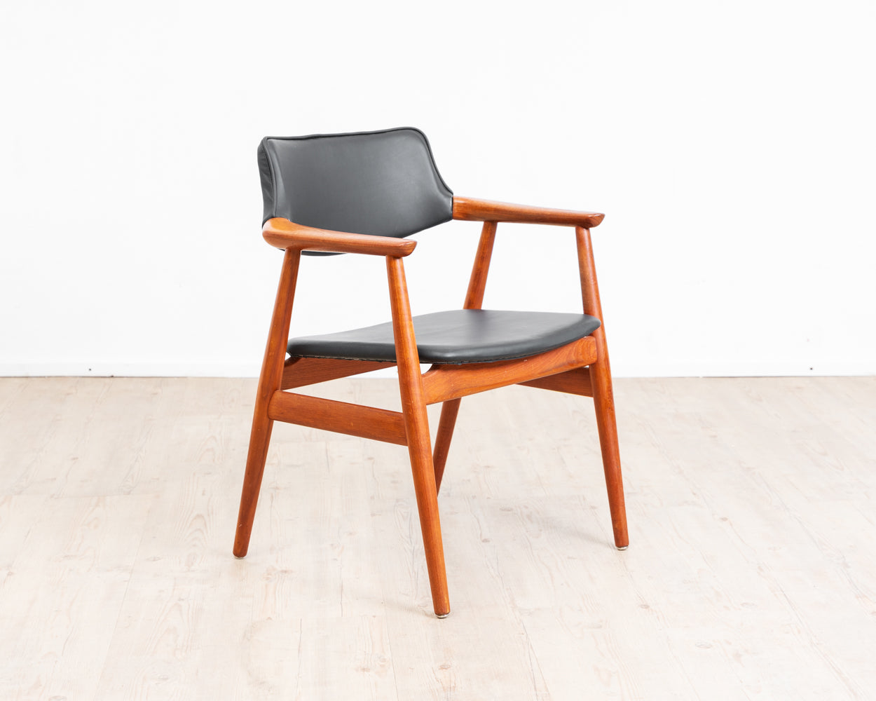 Dänischer Armlehnstuhl in Teak. Design Sven Age Eriksen