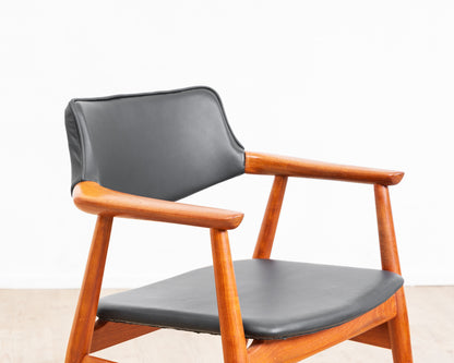 Dänischer Armlehnstuhl in Teak. Design Sven Age Eriksen