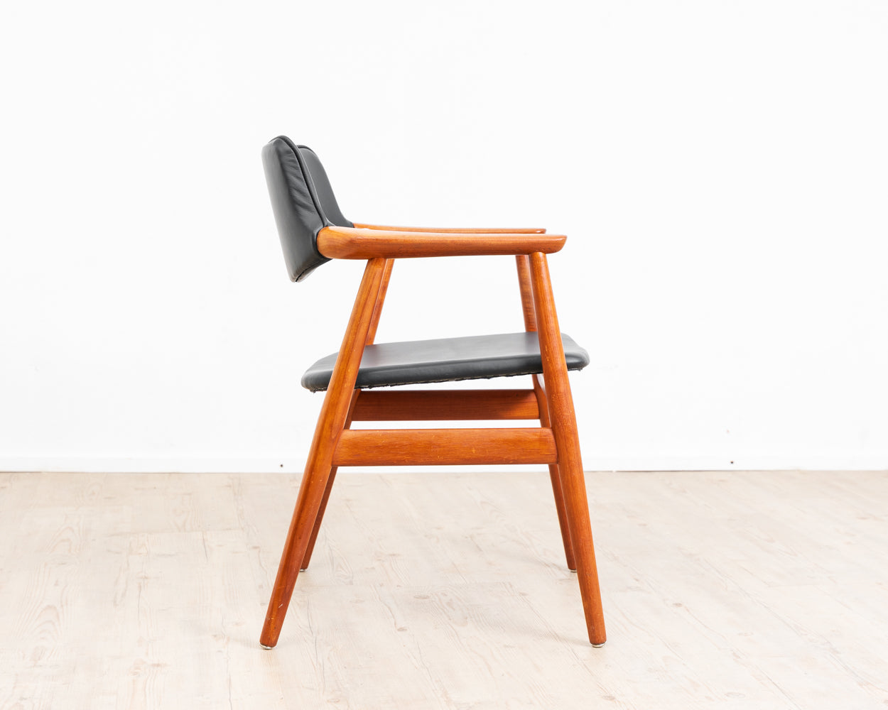 Dänischer Armlehnstuhl in Teak. Design Sven Age Eriksen