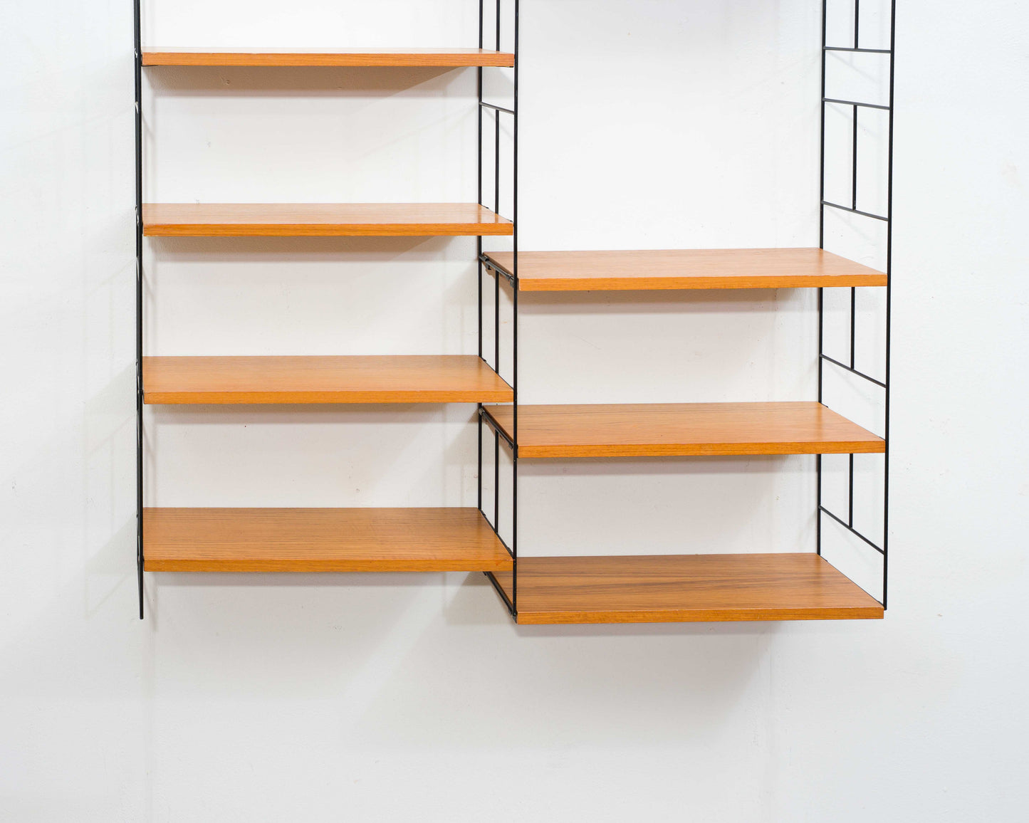 60er-Jahre-Wandregal in Teakholz, Hersteller WHB,Acht Böden