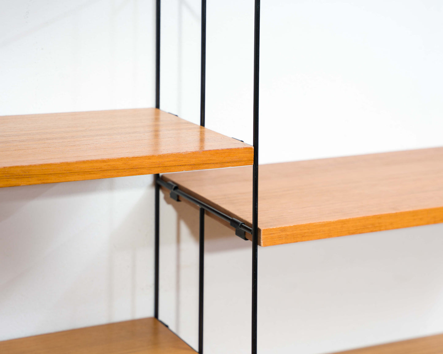 60er-Jahre-Wandregal in Teakholz, Hersteller WHB,Acht Böden