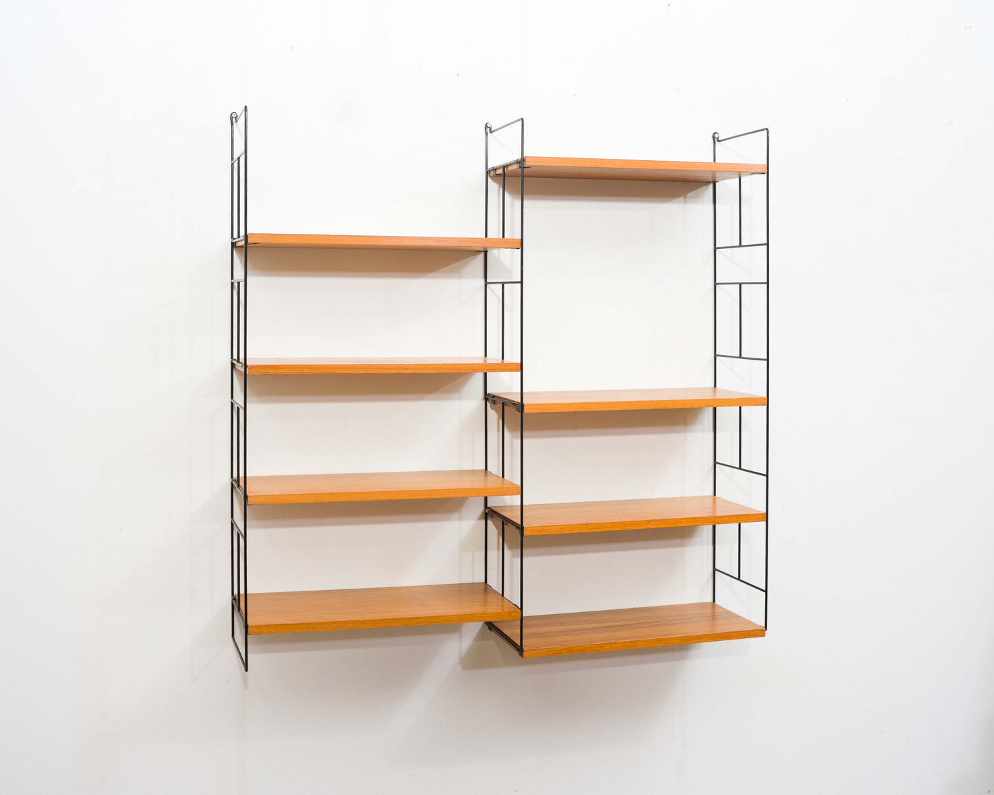 60er-Jahre-Wandregal in Teakholz, Hersteller WHB,Acht Böden