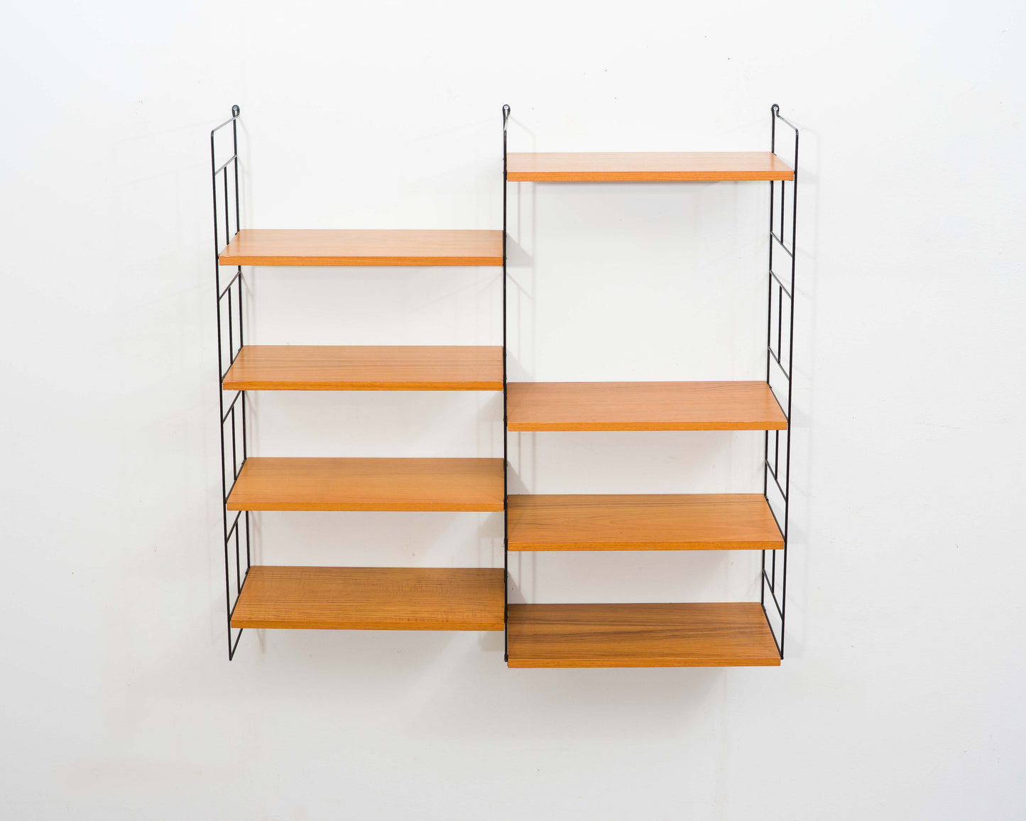 60er-Jahre-Wandregal in Teakholz, Hersteller WHB,Acht Böden