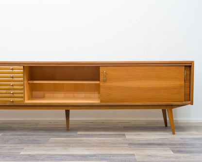XL-Sideboard, 50er Jahre, Nussbaum, Schreinerarbeit