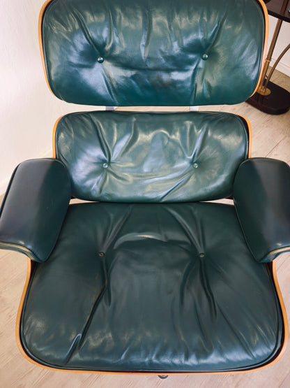 Original Herman Miller Eames Lounge Chairs with ottoman. In avocado green leather