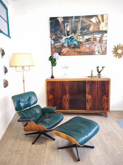 Original Herman Miller Eames Lounge Chairs with ottoman. In avocado green leather