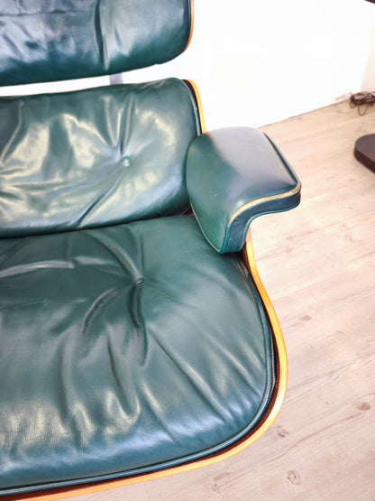 Original Herman Miller Eames Lounge Chairs with ottoman. In avocado green leather