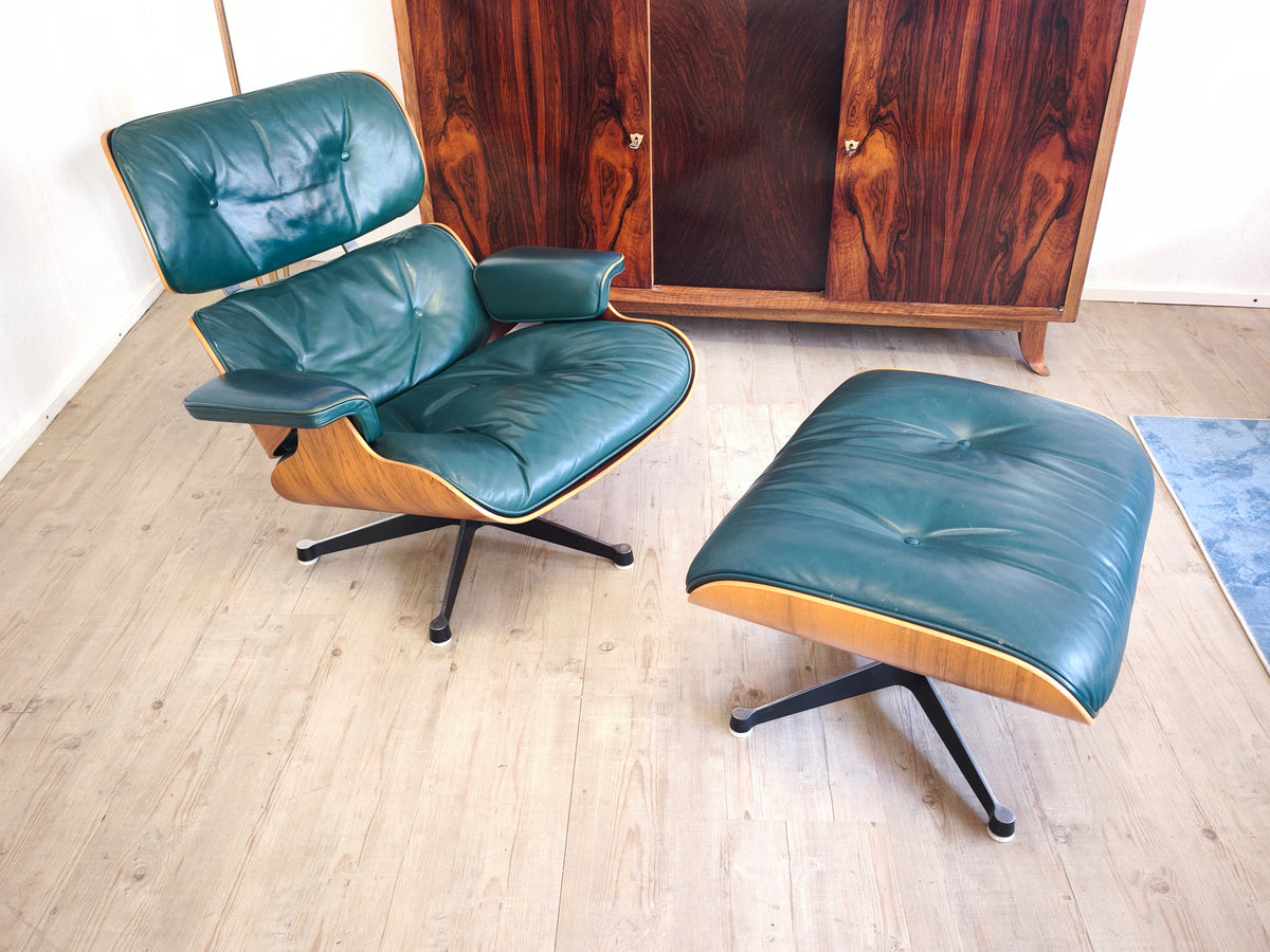 Original Herman Miller Eames Lounge Chairs with ottoman. In avocado green leather
