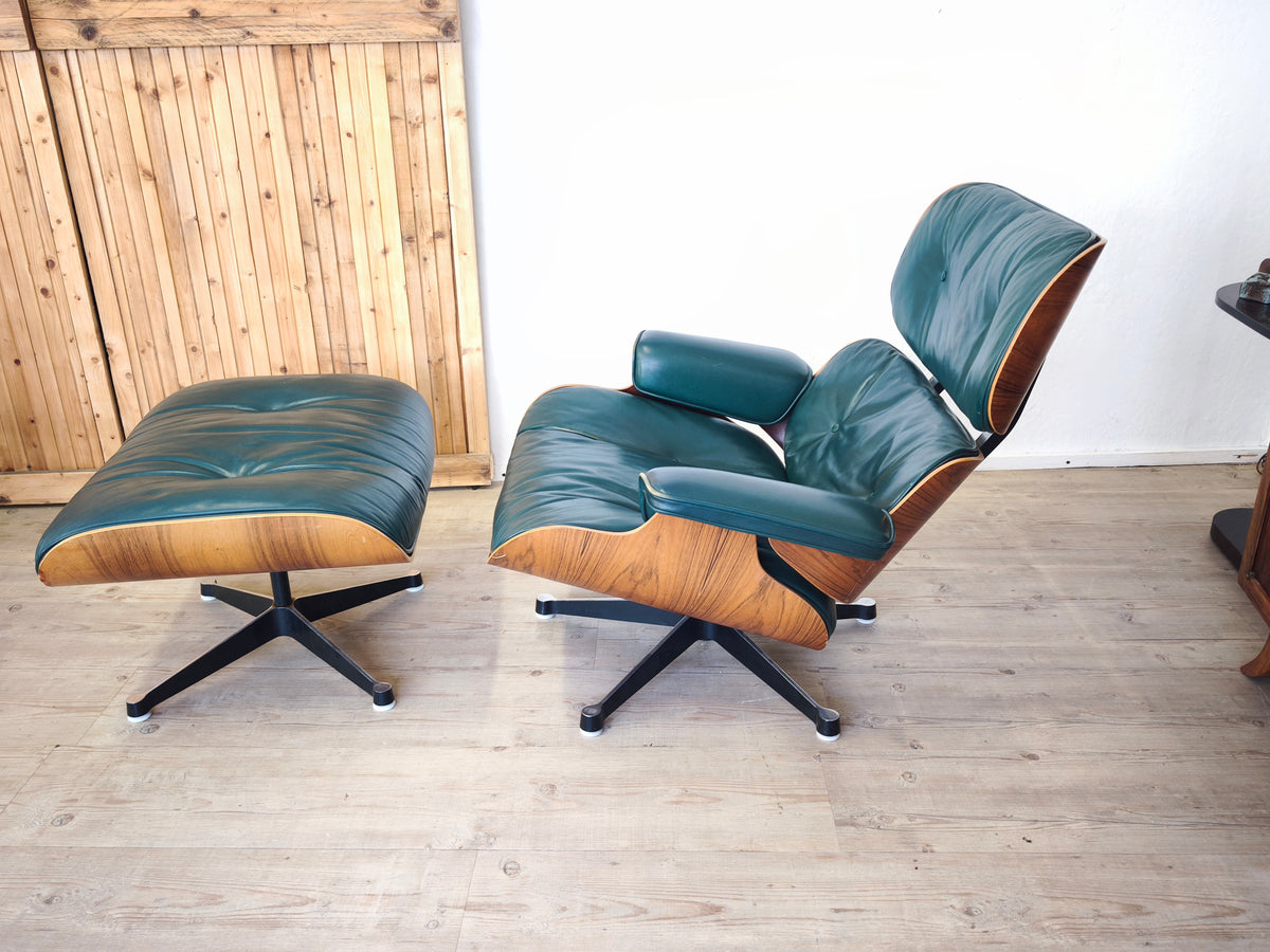 Original Herman Miller Eames Lounge Chairs with ottoman. In avocado green leather