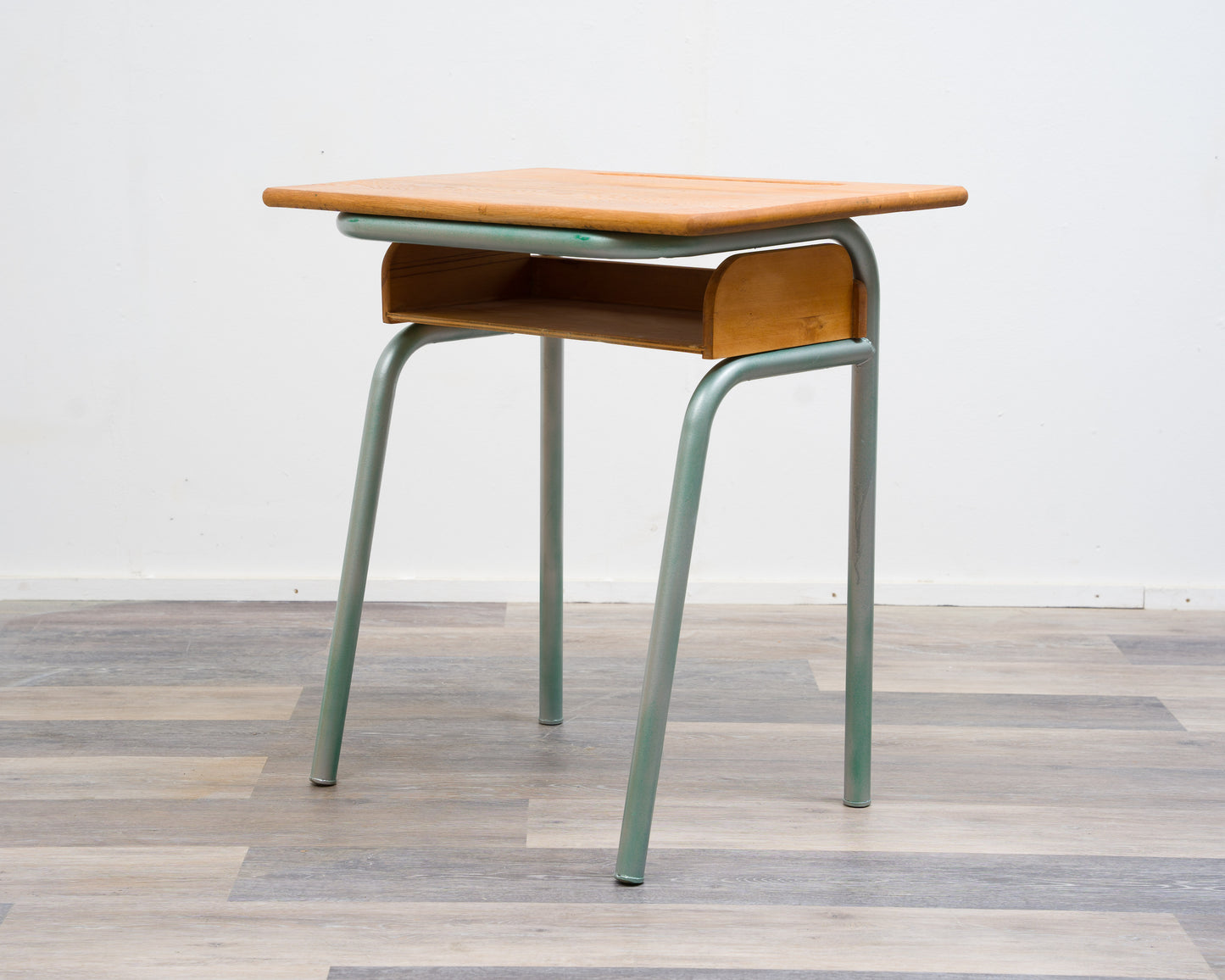 Petit bureau d'écolier des années 50 en provenance de France, plateau en chêne massif.