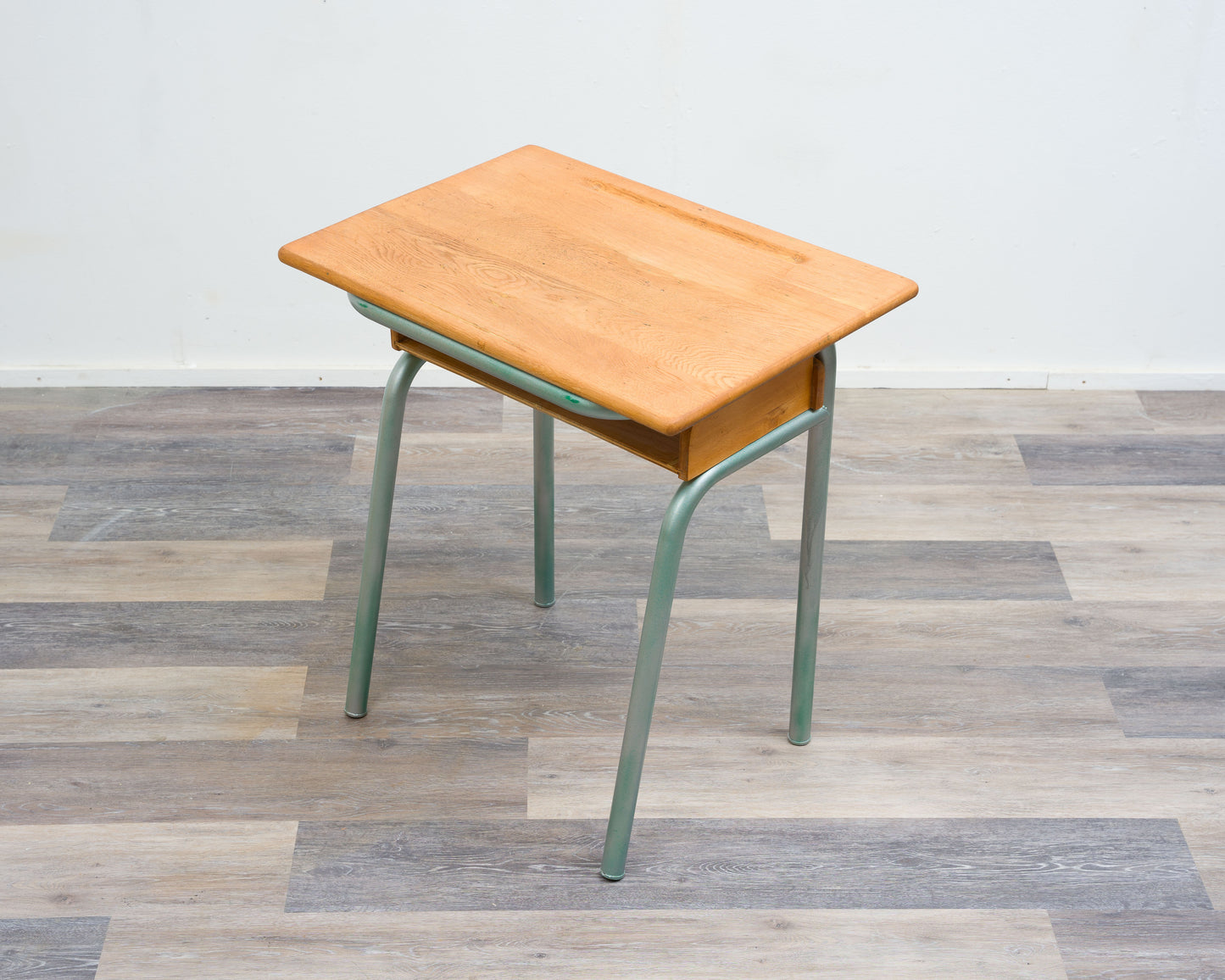 Petit bureau d'écolier des années 50 en provenance de France, plateau en chêne massif.