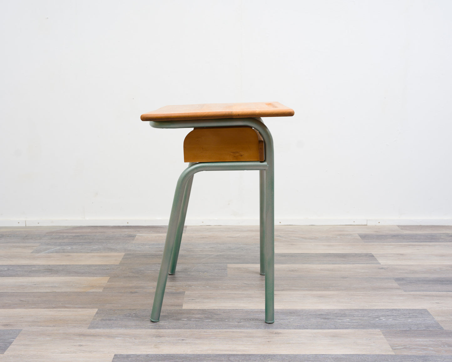 Petit bureau d'écolier des années 50 en provenance de France, plateau en chêne massif.