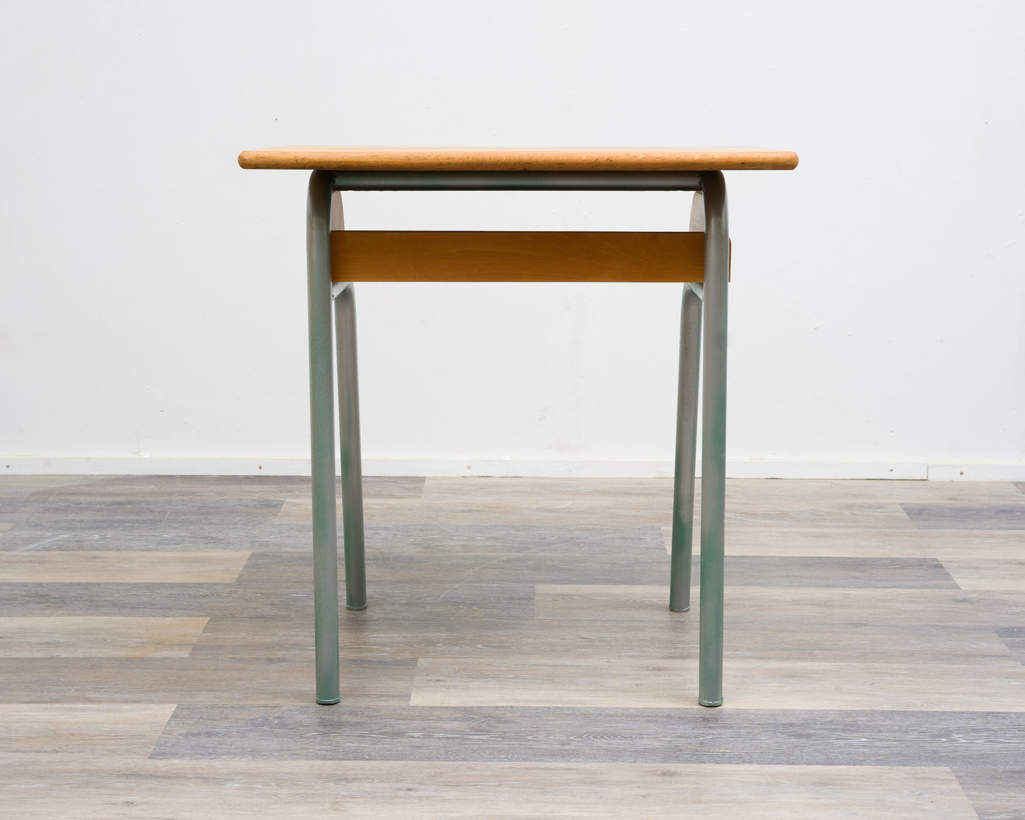 Petit bureau d'écolier des années 50 en provenance de France, plateau en chêne massif.
