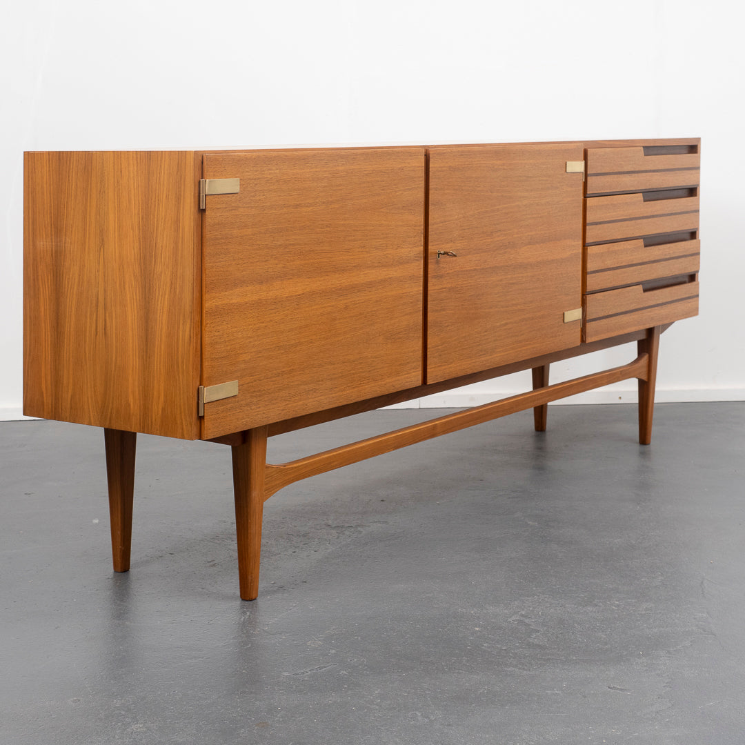 60er Jahre Sideboard, Nußbaum,restauriert, 200cm