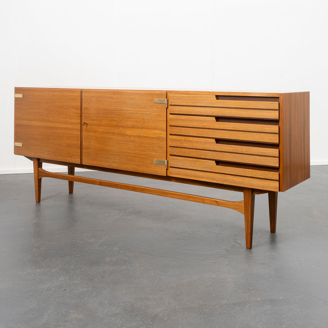 60er Jahre Sideboard, Nußbaum,restauriert, 200cm